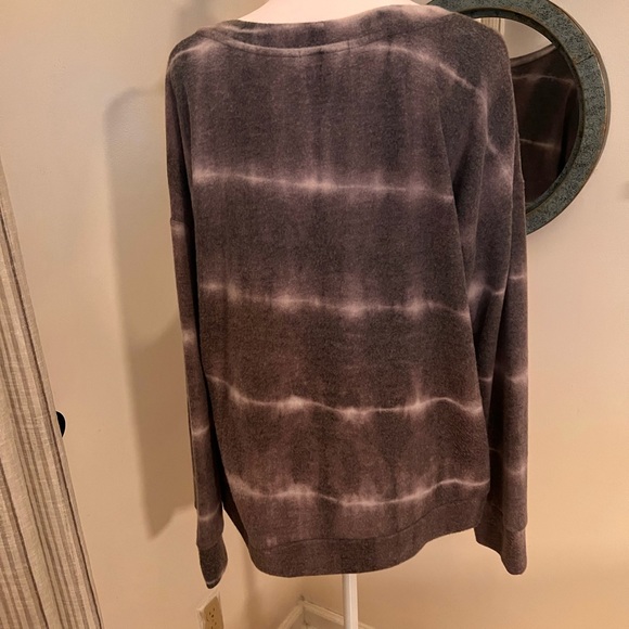 Nine Britton sweater, size L - Picture 2 of 4